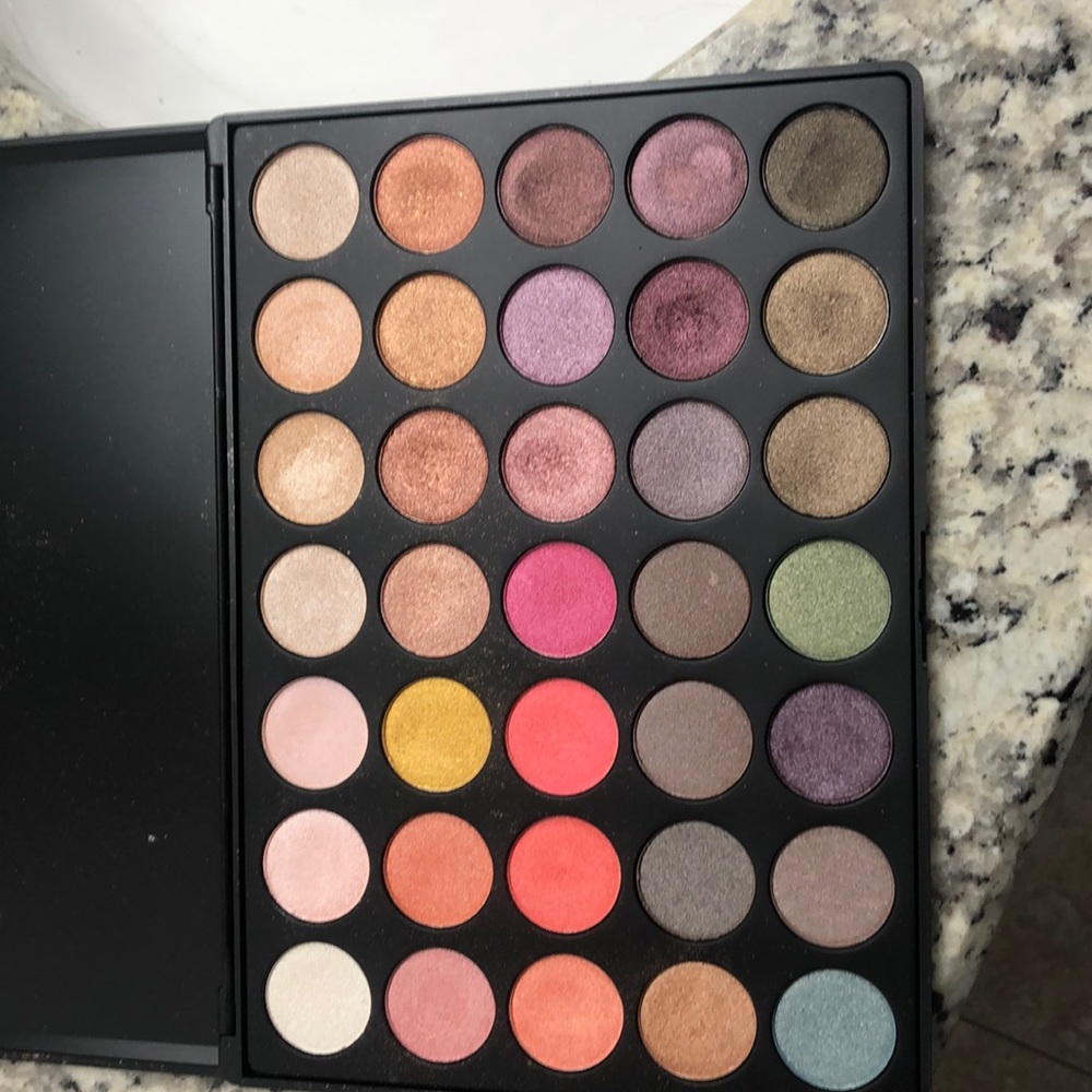 Morphe eye shadow pallet